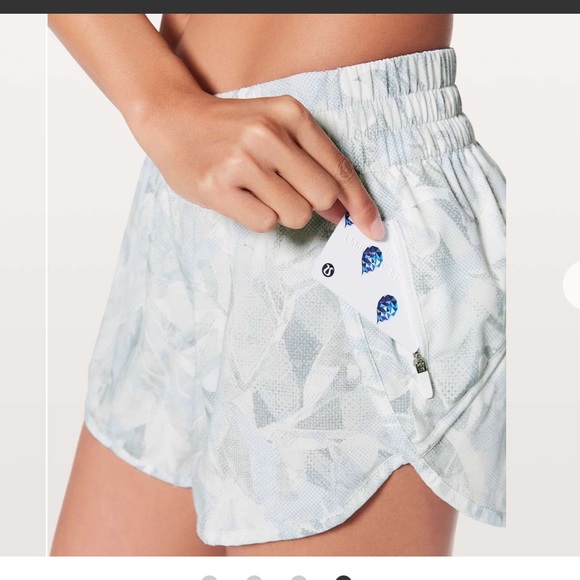 Lululemon tracker shorts sz 4 EUC jasmine white - Picture 2 of 6